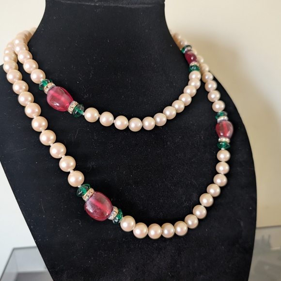 Faux Pearl and Red Green Beaded Necklace - Picture 4 of 9